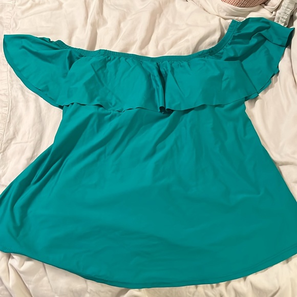 Womens plus size swim top - Picture 2 of 4